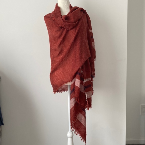 Scarf & Wrap - Picture 1 of 14